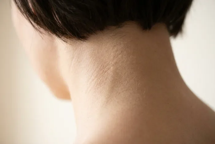 Gros plan minimaliste sur une texture de peau humaine