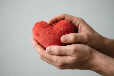 Cœur symbolique pour illustrer un message de réconfort avant une chirurgie